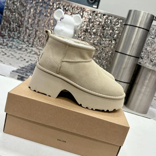UGG Boots Platform shearling-lined product detail image 10