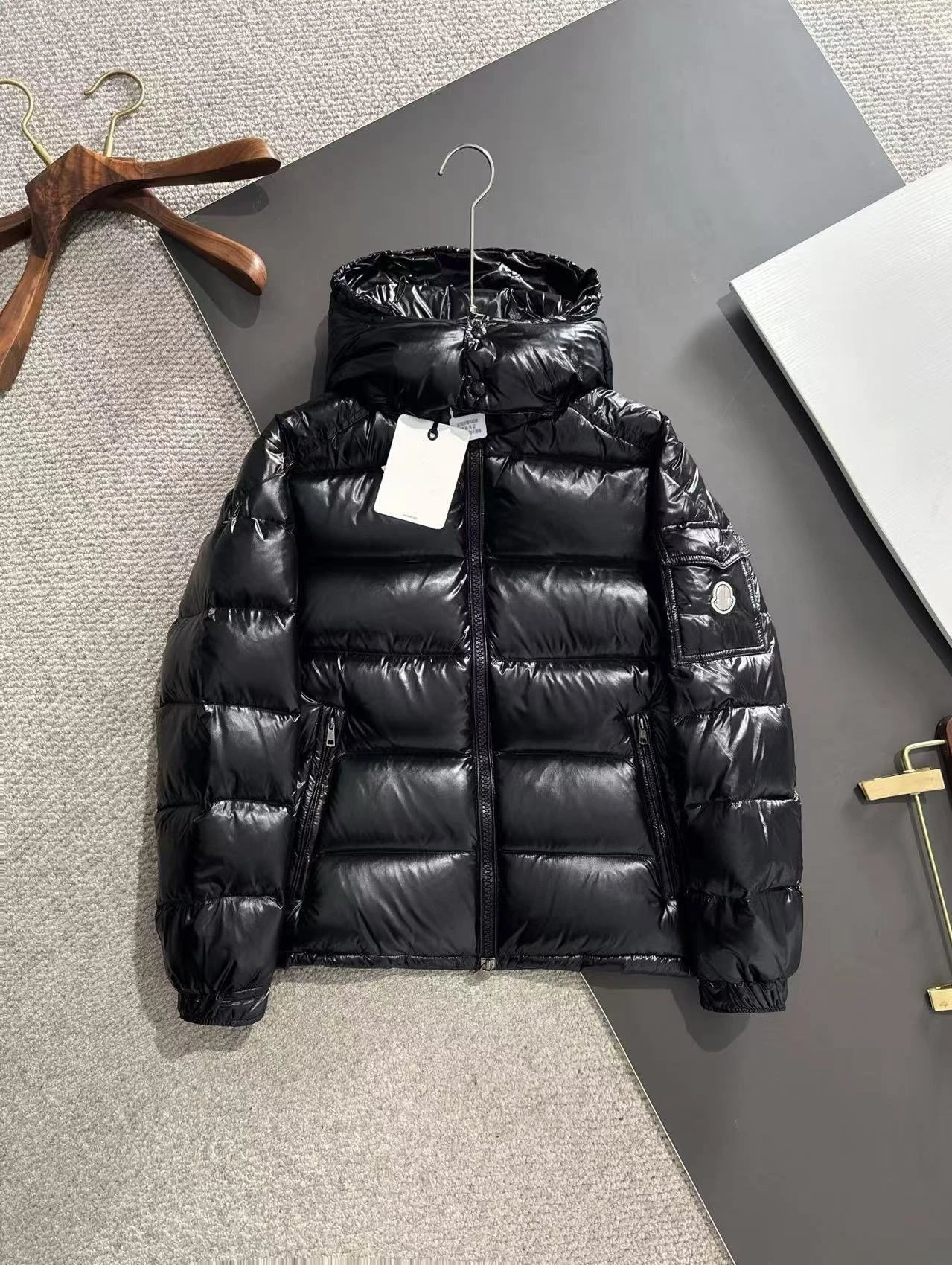 1:1 High-Quality Glossy Down Jacket