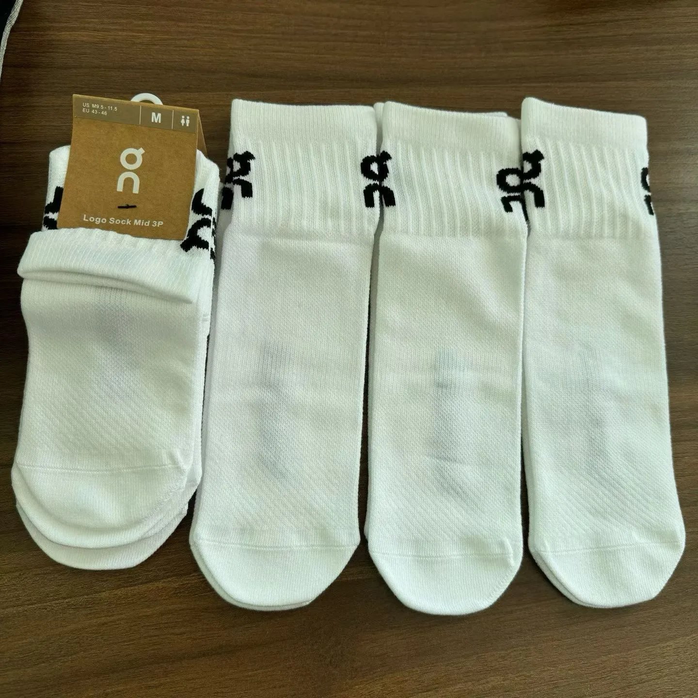 On Socks Ribbed Crew — Fig. 12 Middle Cylinder (3 pairs)