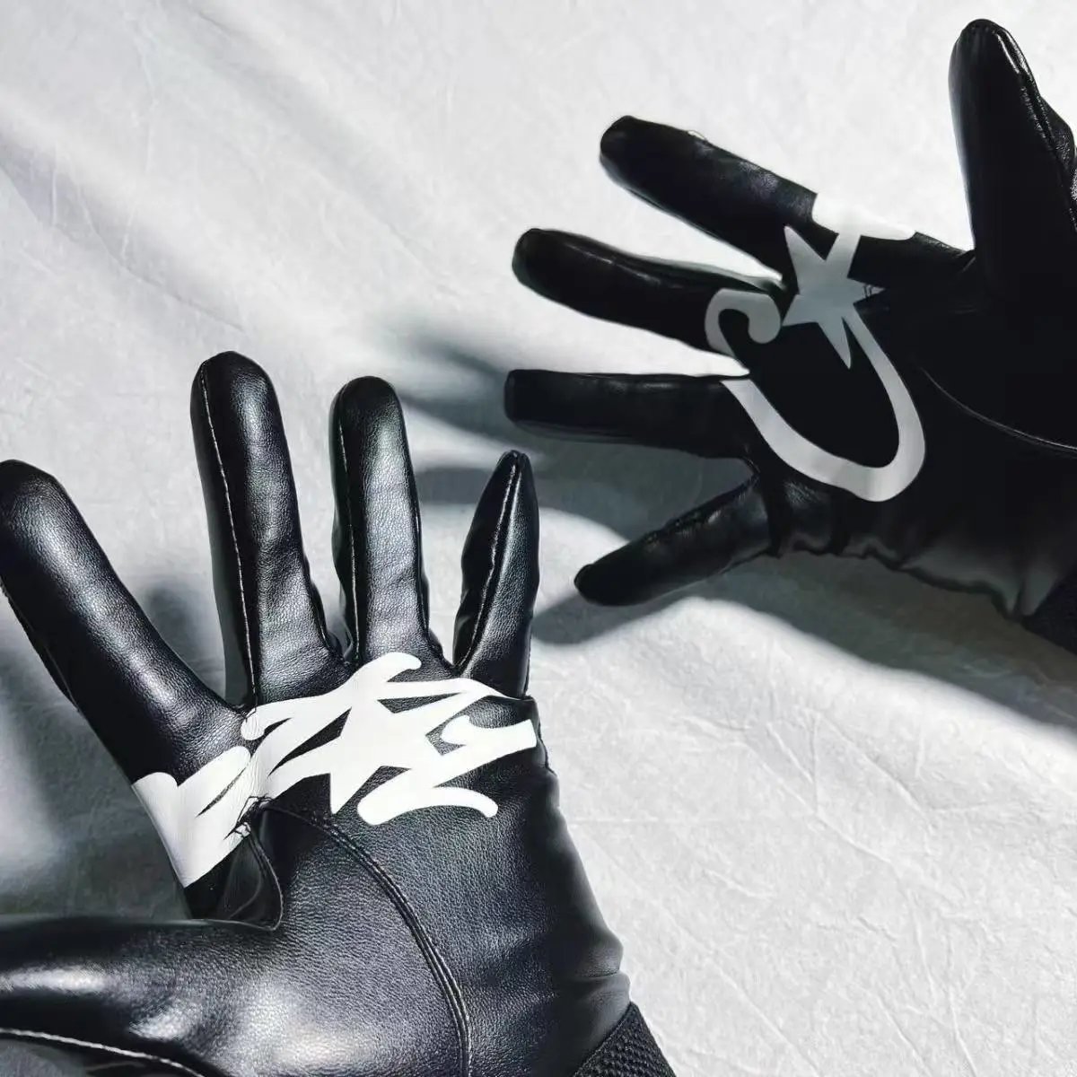 Design Graffiti Print Touchscreen Gloves Gray - 5
