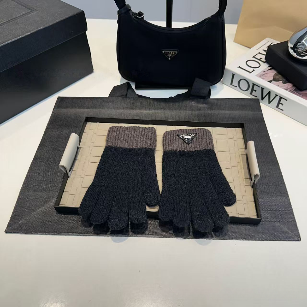 Design Graffiti Print Touchscreen Gloves Gray - 22
