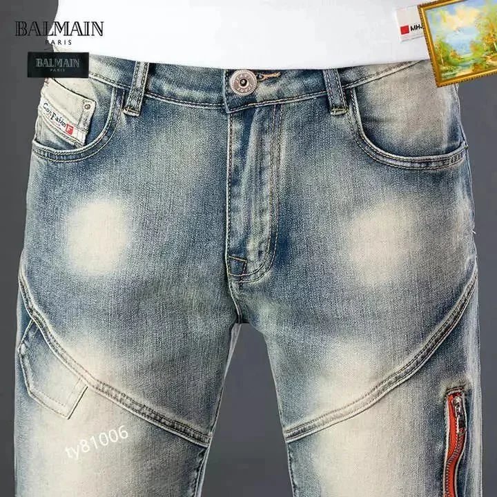 Moncler Shorts Distressed denim with patches — TH-016