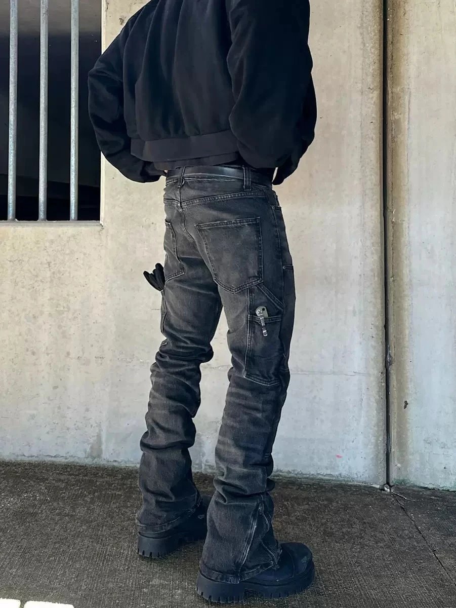 Off-White Distressed Patchwork Jeans Black - 23