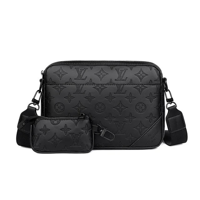 Louis Vuitton Crossbody Bags Monogram Flap Messenger Bag product detail image 32