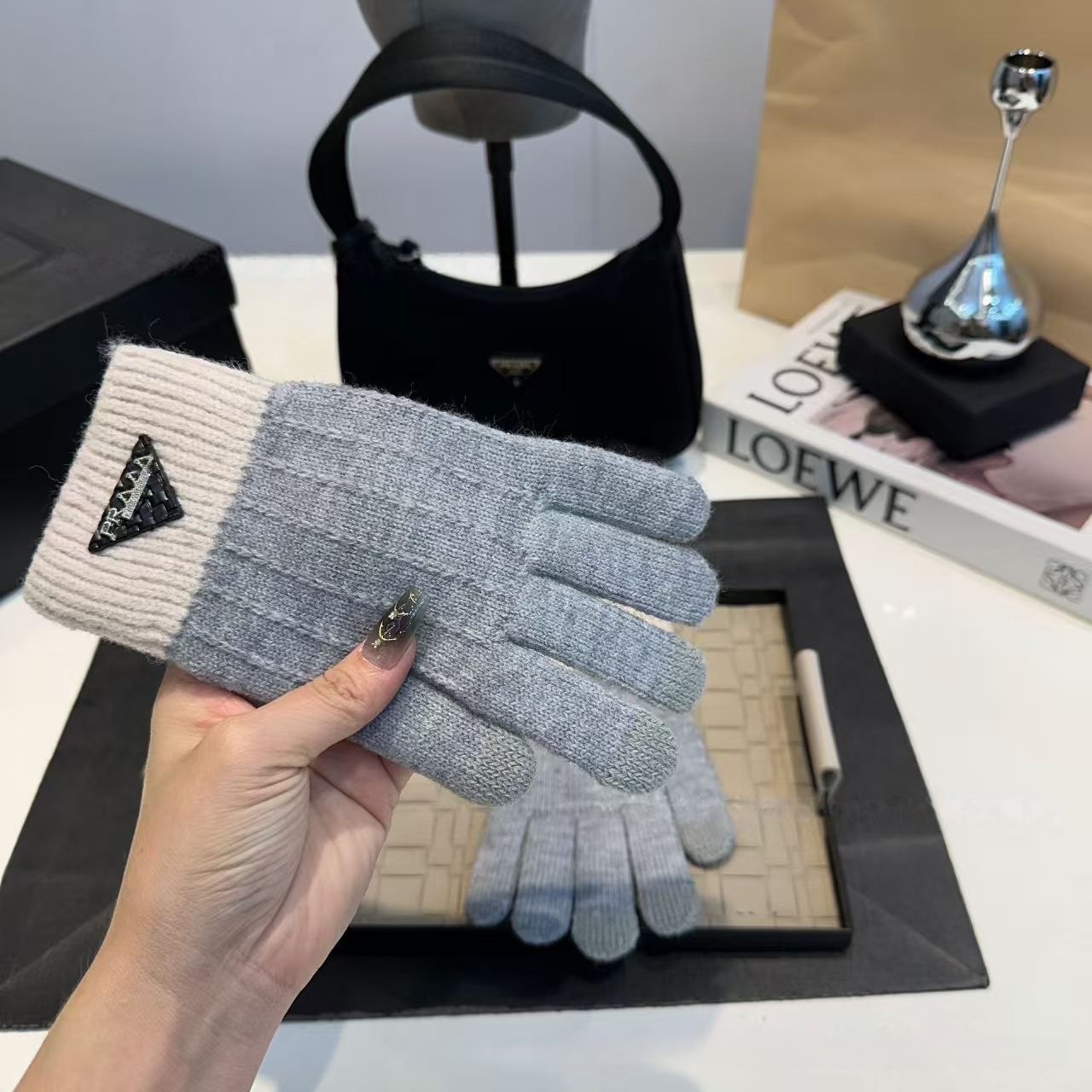 Design Graffiti Print Touchscreen Gloves Gray - 26