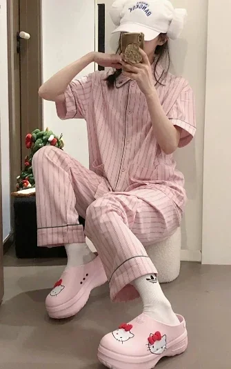 Hello Kitty Slippers Platform Clog with Graphic product detail image 3