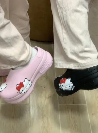 Hello Kitty Slippers Platform Clog with Graphic product detail image 5