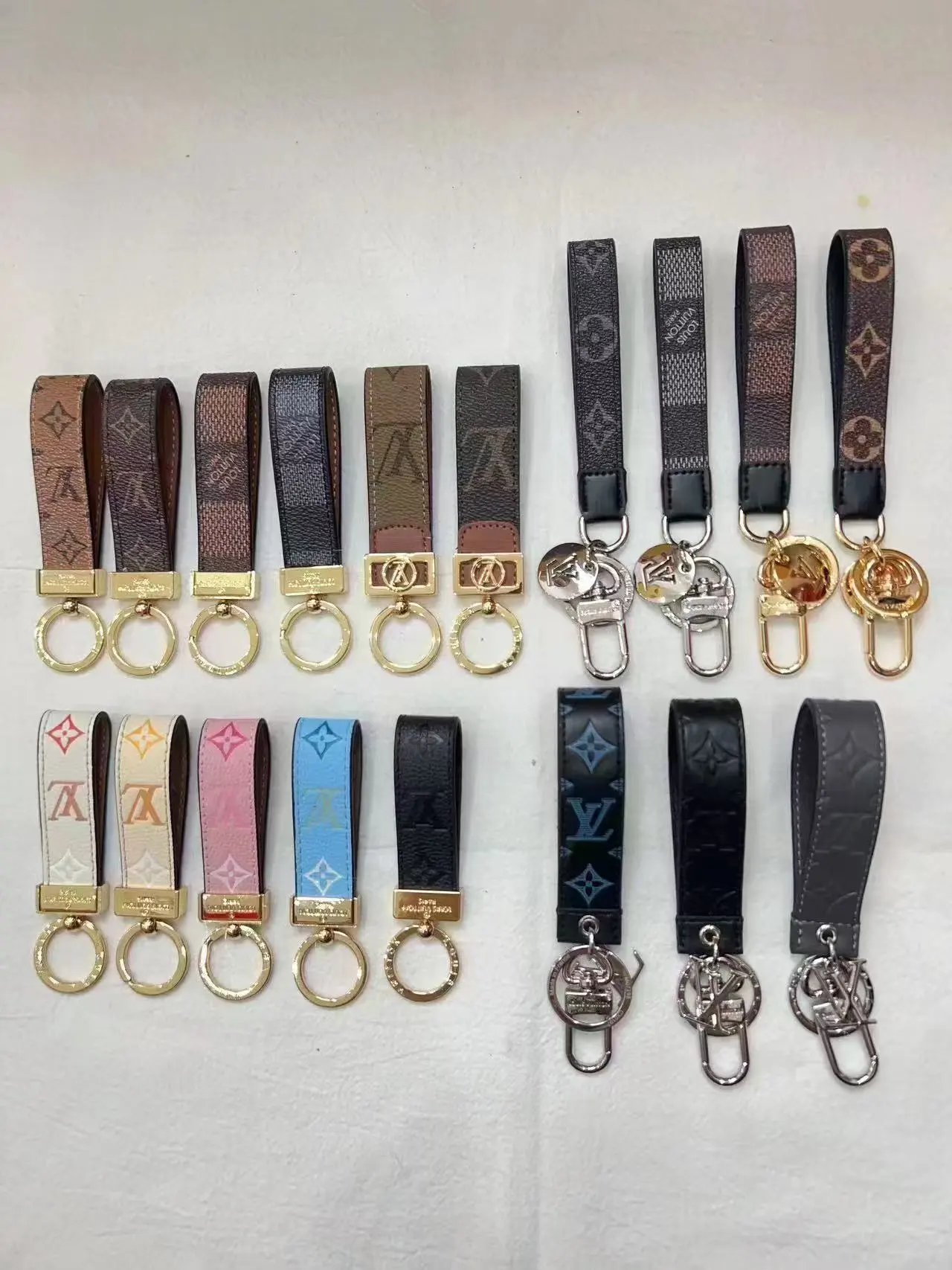 Fashionable and versatile keychain and key pendant