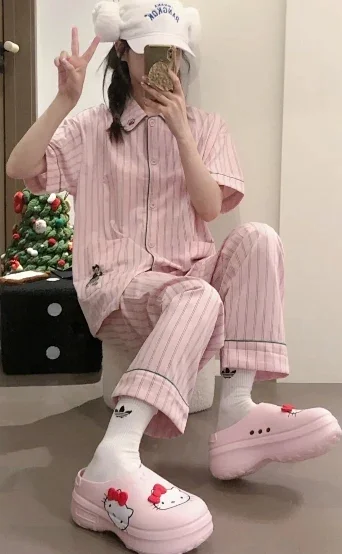 Hello Kitty Slippers Platform Clog with Graphic product detail image 2