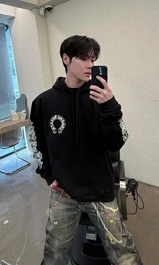 Chrome Hearts Hoodies & Sweatshirts Pullover Hoodie with Cross Graphics product detail image 5
