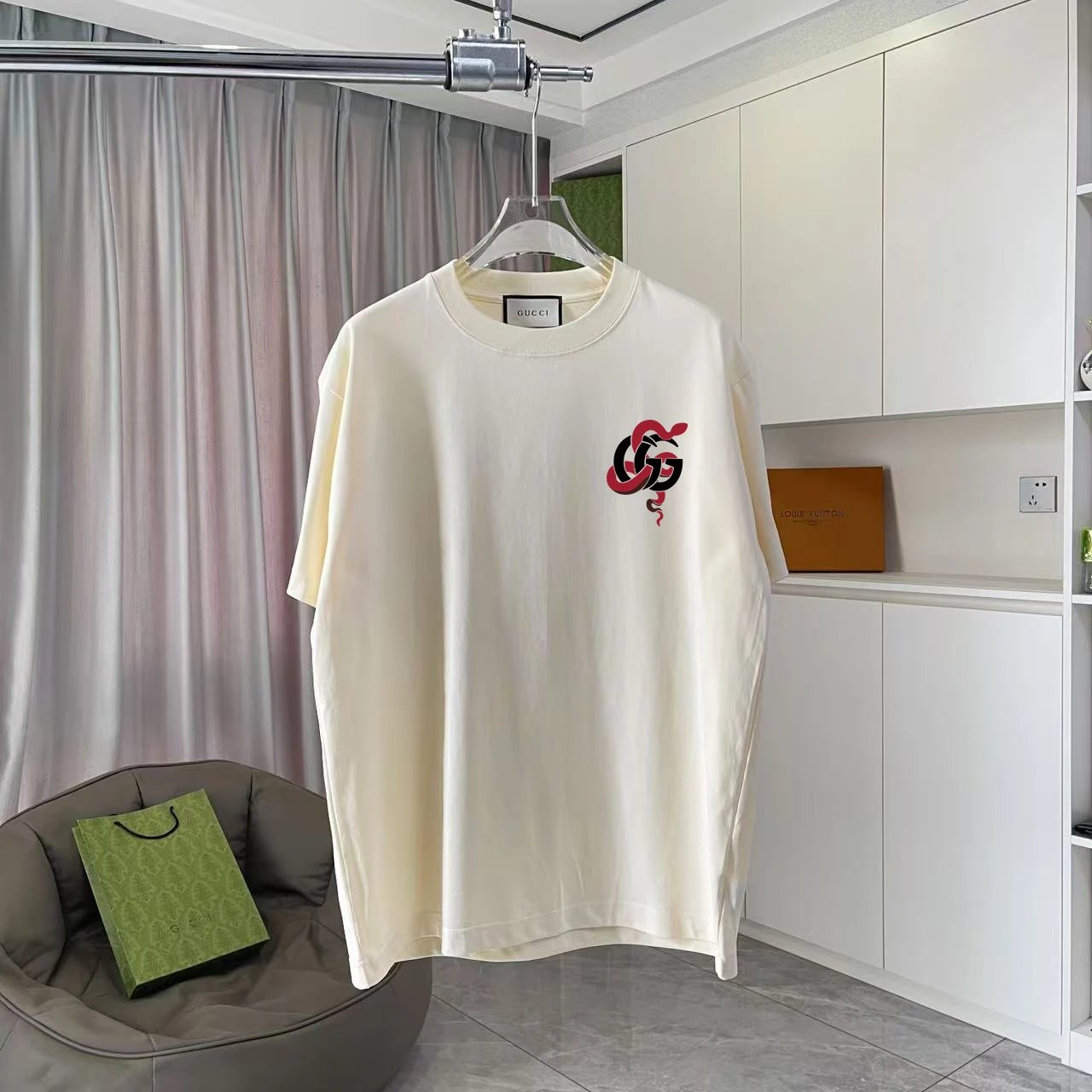 Gucci T-Shirts Oversized graphic-print crewneck — TS-019