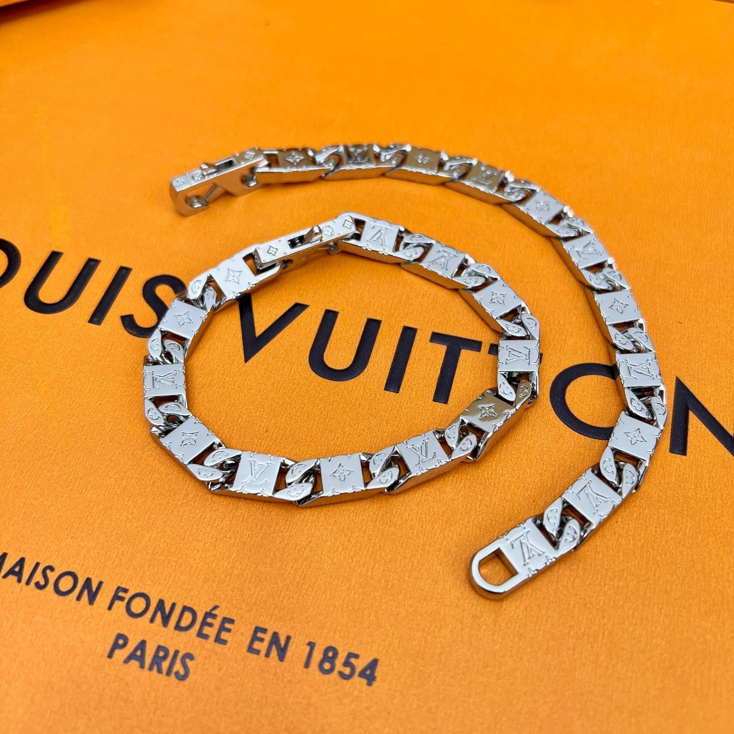 Louis Vuitton Jewelry Monogram chain bracelet — JTL-010