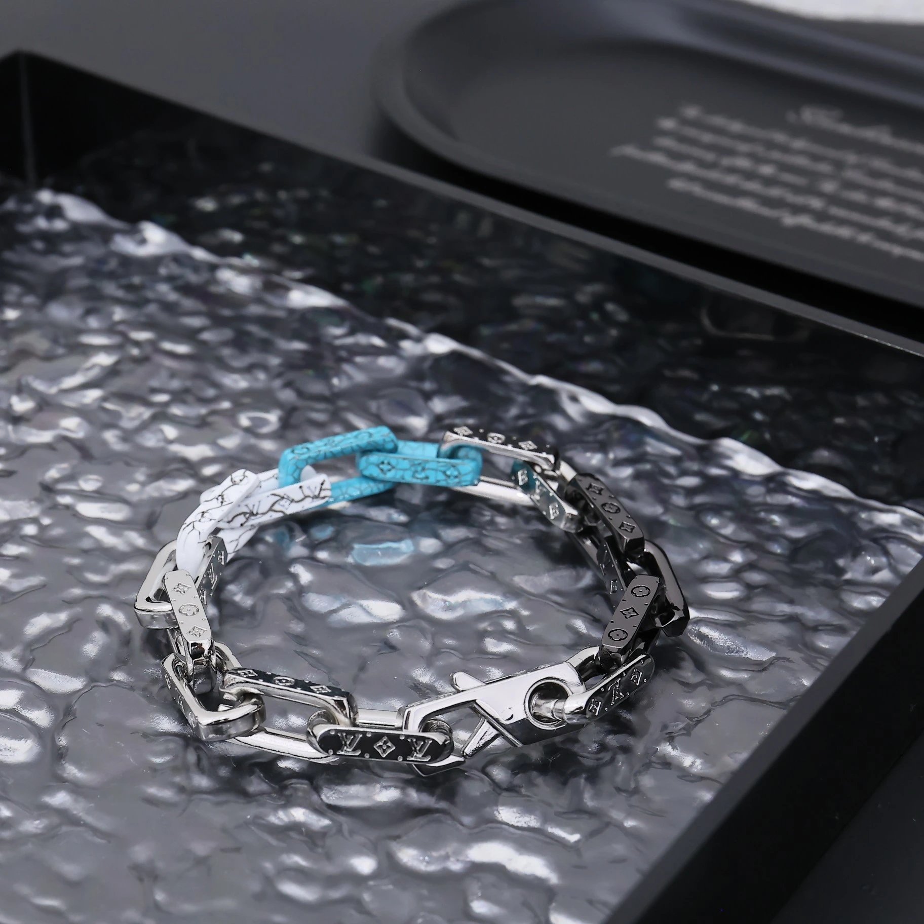 Louis Vuitton Jewelry Monogram chain bracelet — JTL-014