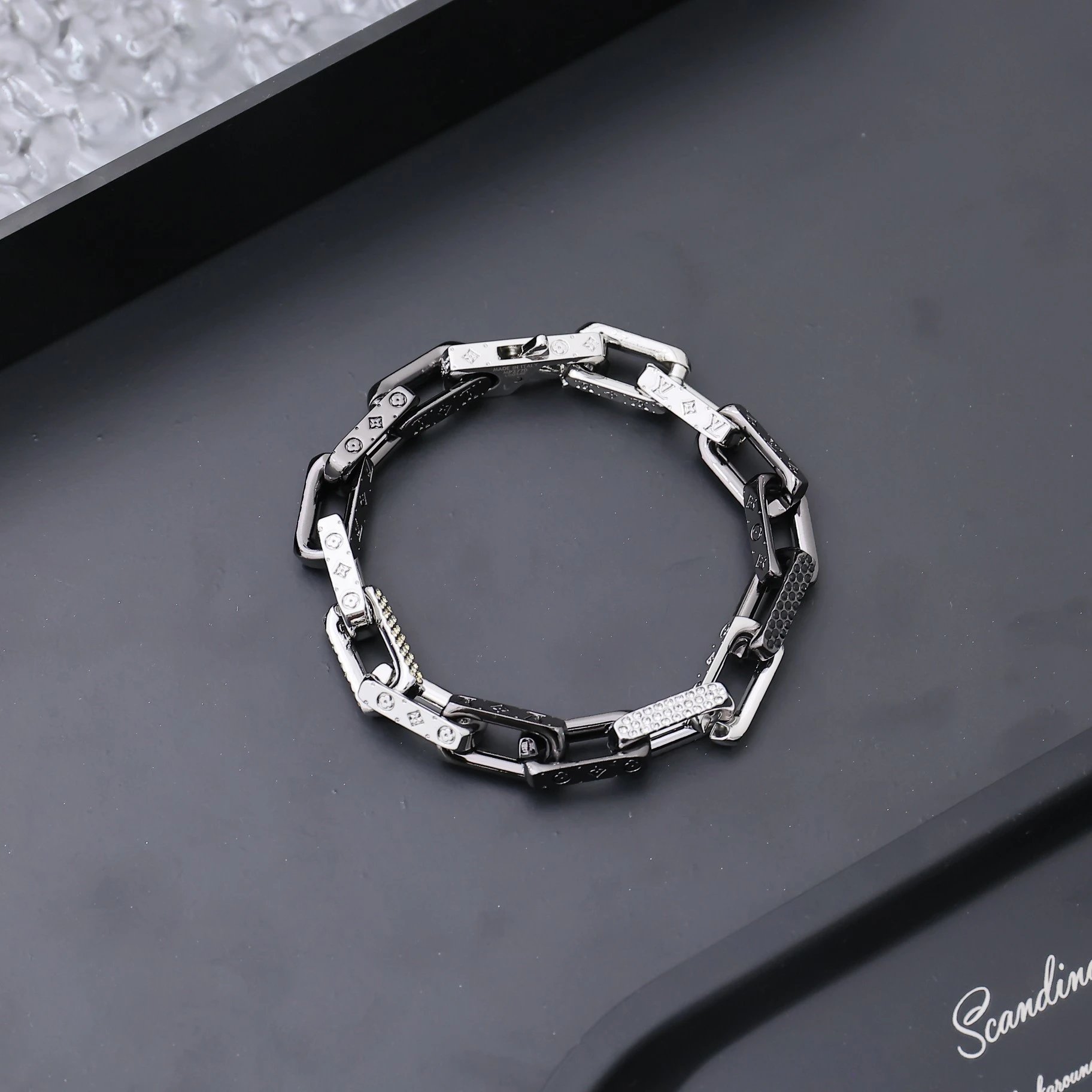 Louis Vuitton Jewelry Monogram chain bracelet — JTL-017