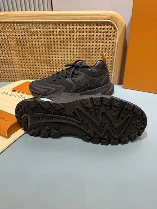Louis Vuitton Sneakers LV Runner Tatic product detail image 14