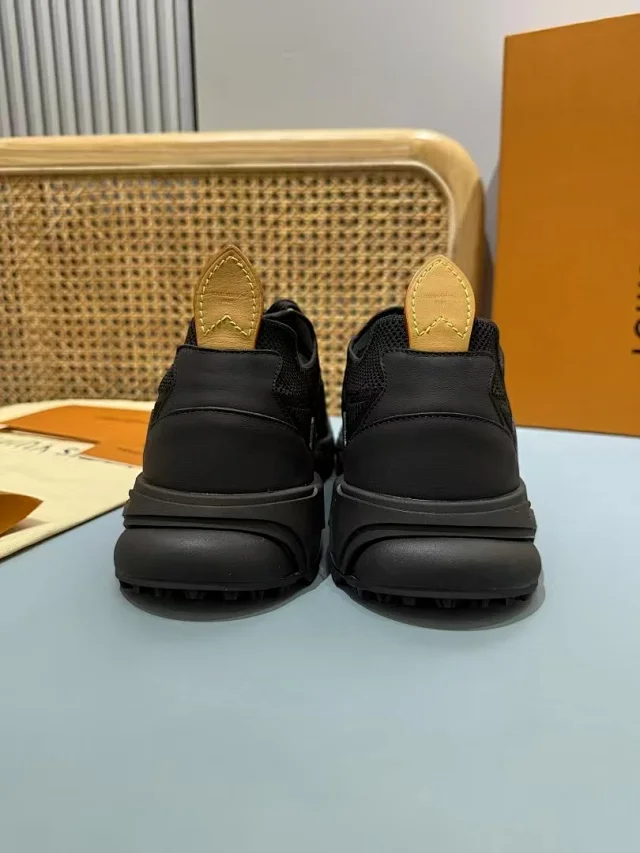 Louis Vuitton Sneakers LV Runner Tatic product detail image 12