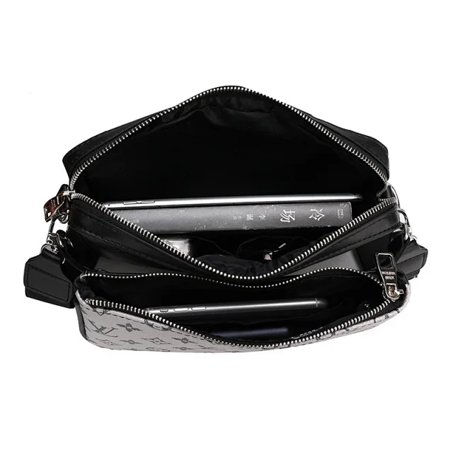 Louis Vuitton Crossbody Bags Monogram Flap Messenger Bag product detail image 39