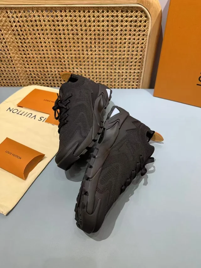 Louis Vuitton Sneakers LV Runner Tatic product detail image 18