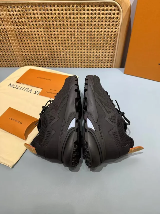 Louis Vuitton Sneakers LV Runner Tatic product detail image 13