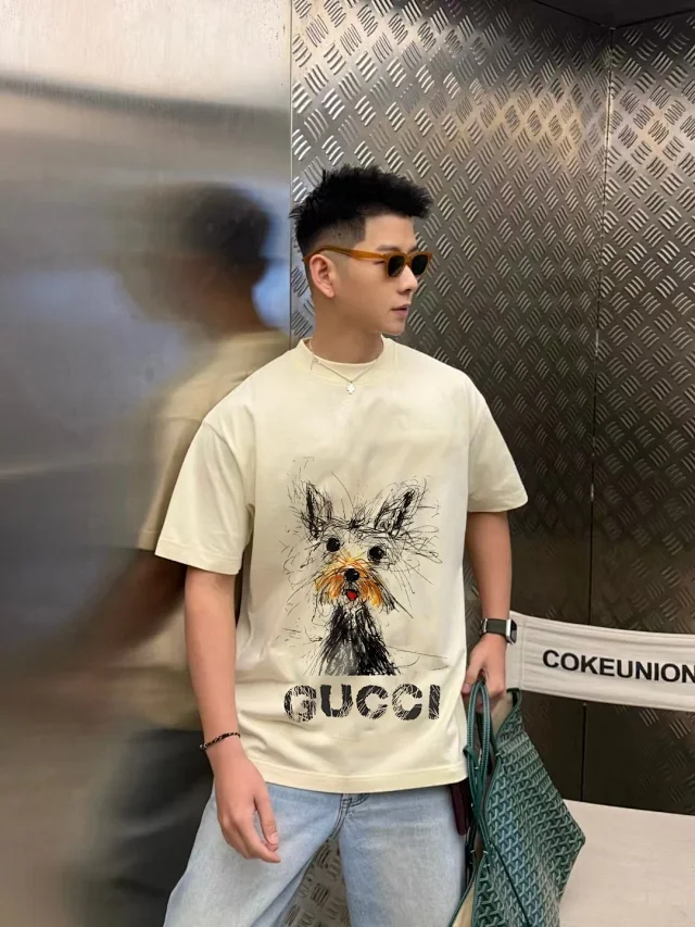 Gucci T-Shirts Oversized Graphic Print T-Shirt product detail image 4