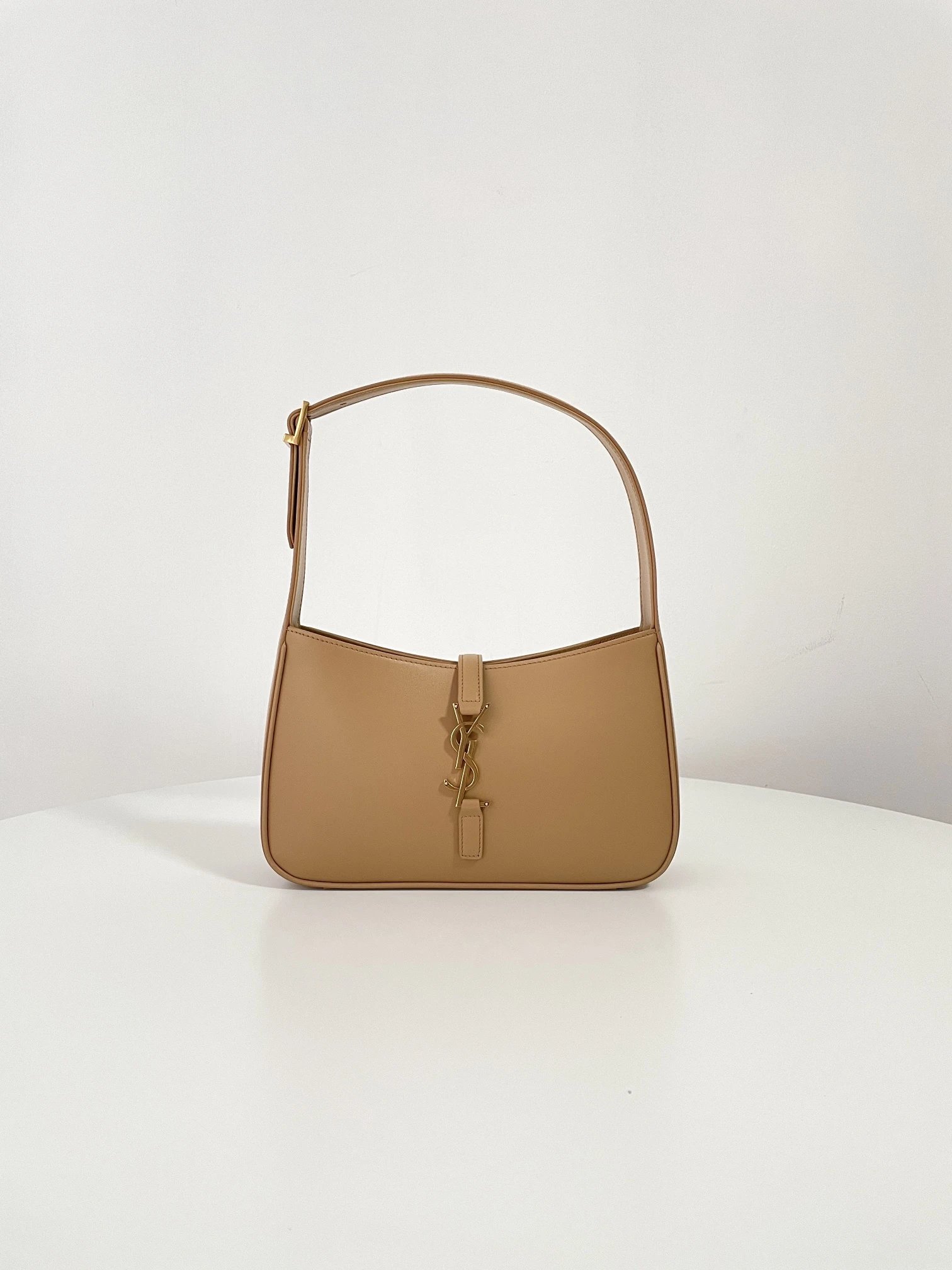 YSL Le 5 À 7 Hobo Bag [4 style