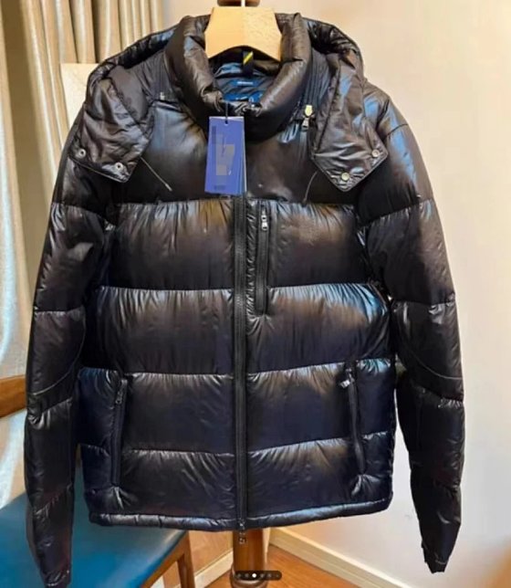 L down jacket with shiny surface and detachable hat