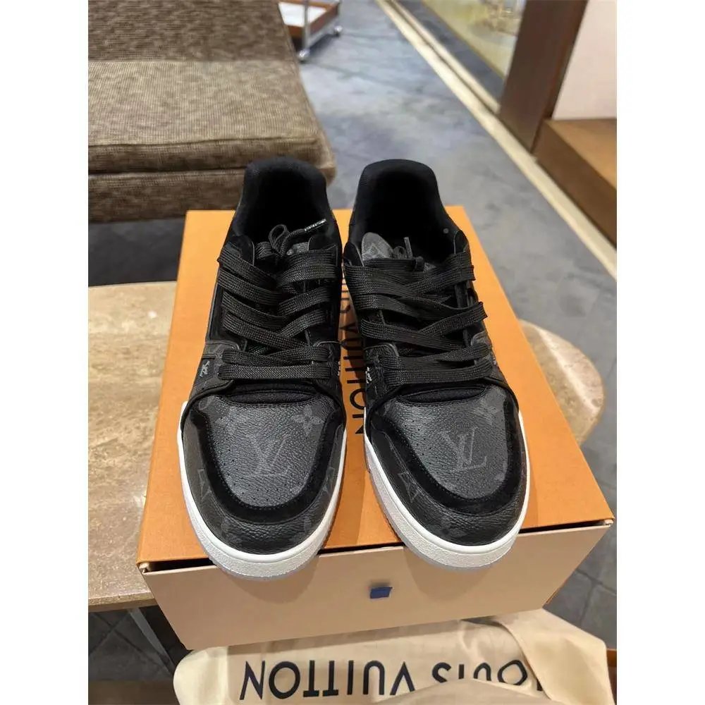 Louis Vuitton B22 Sneakers