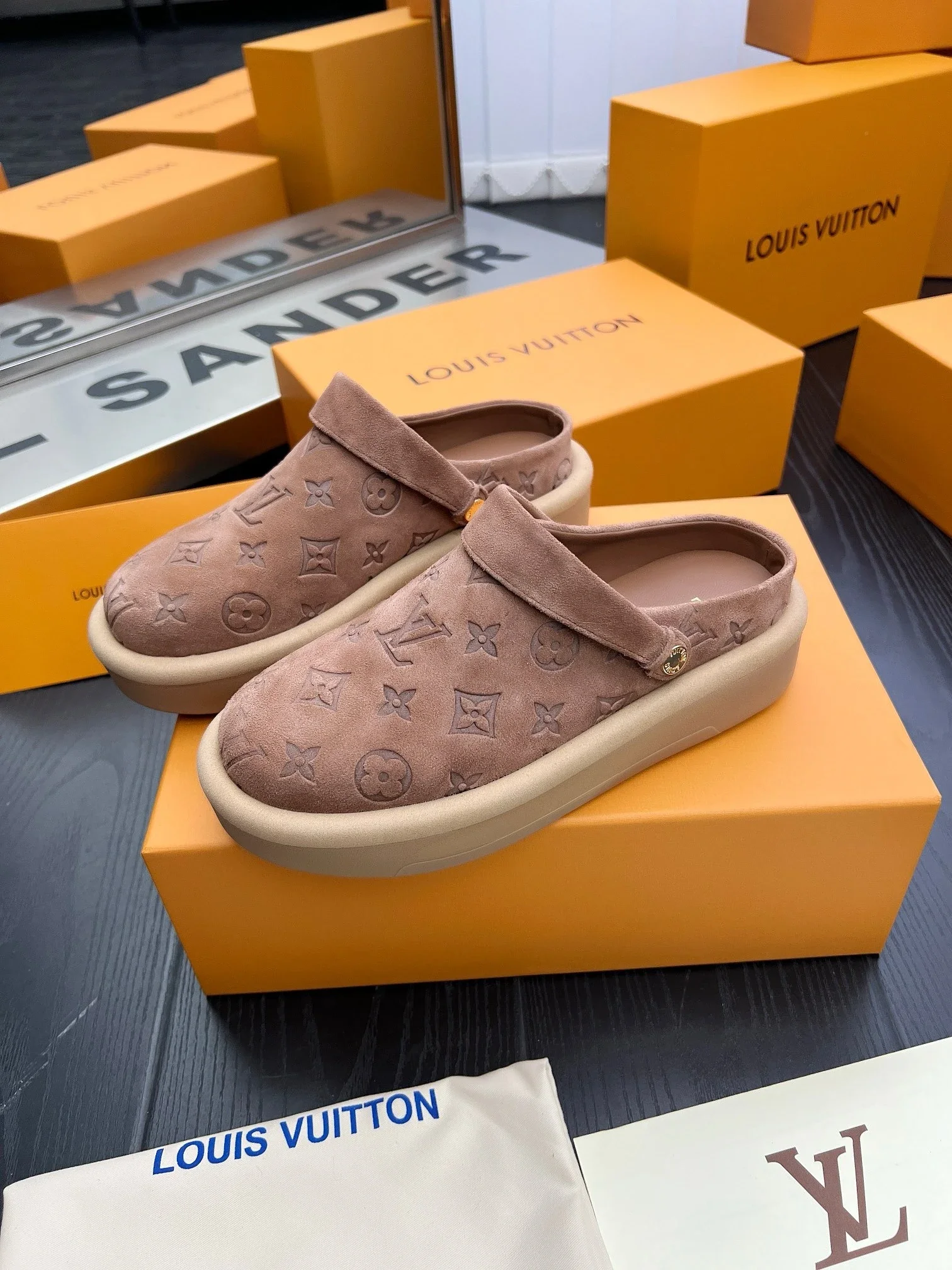 Louis Vuitton Brown 