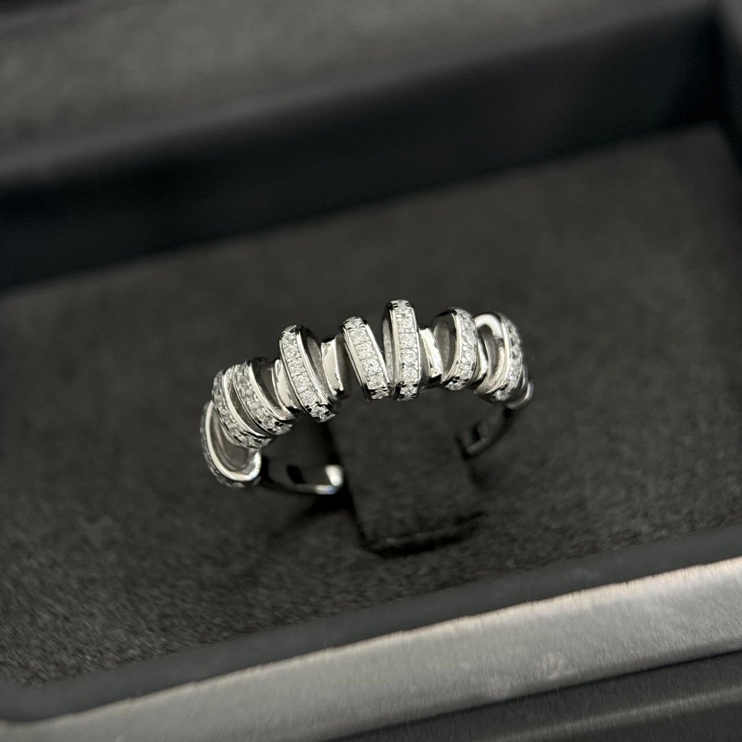 Elegant Spiral Diamond Ring [1 style]