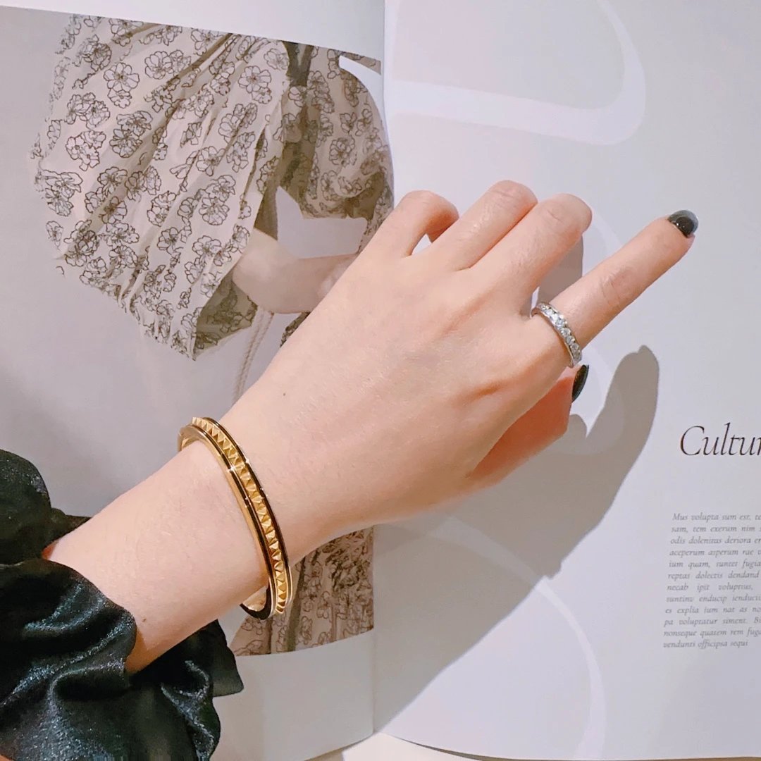 Luxury Designer Bracelet Collection Multi Color Elegant Jewelry