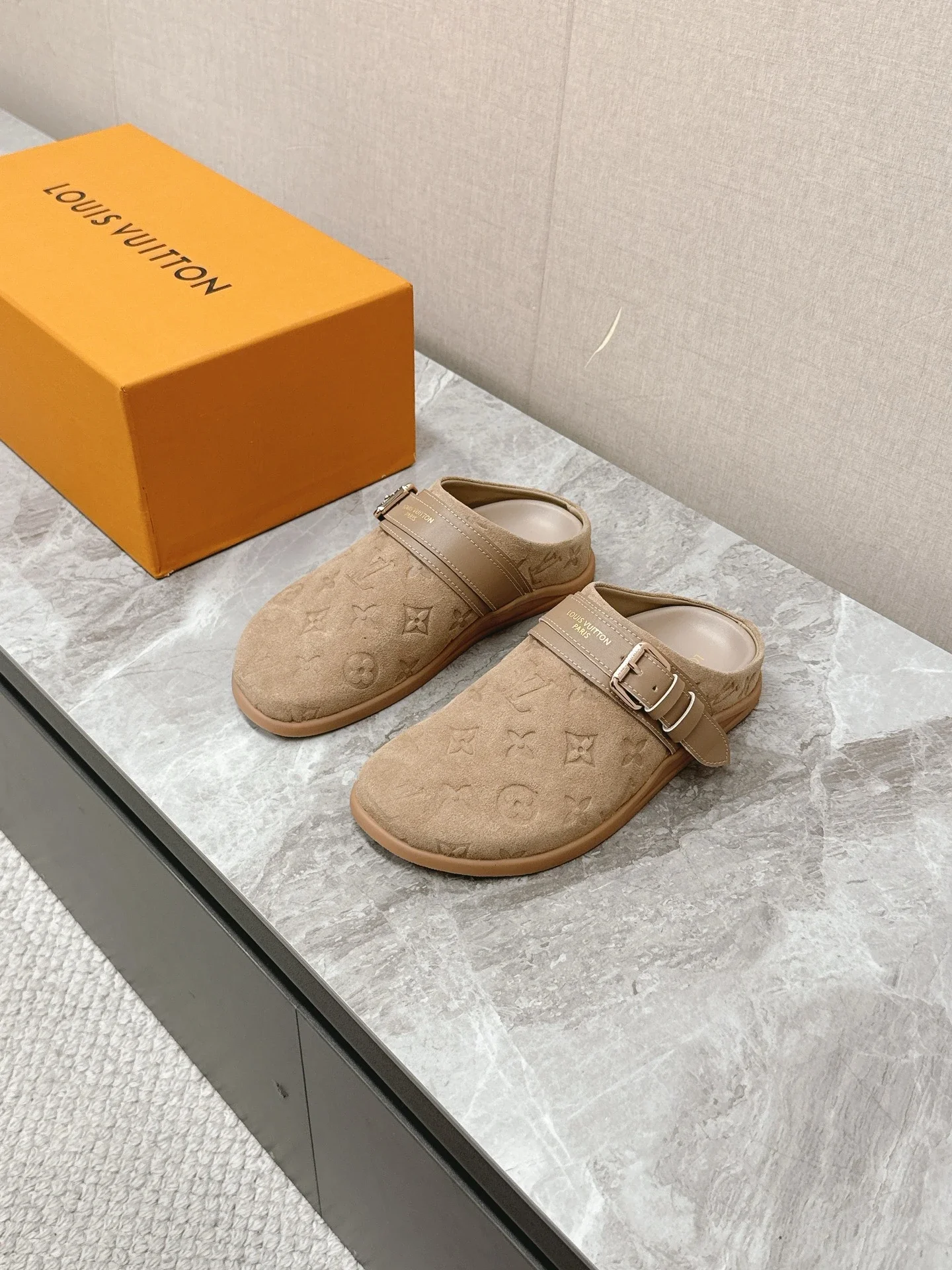 Louis Vuitton Beige 