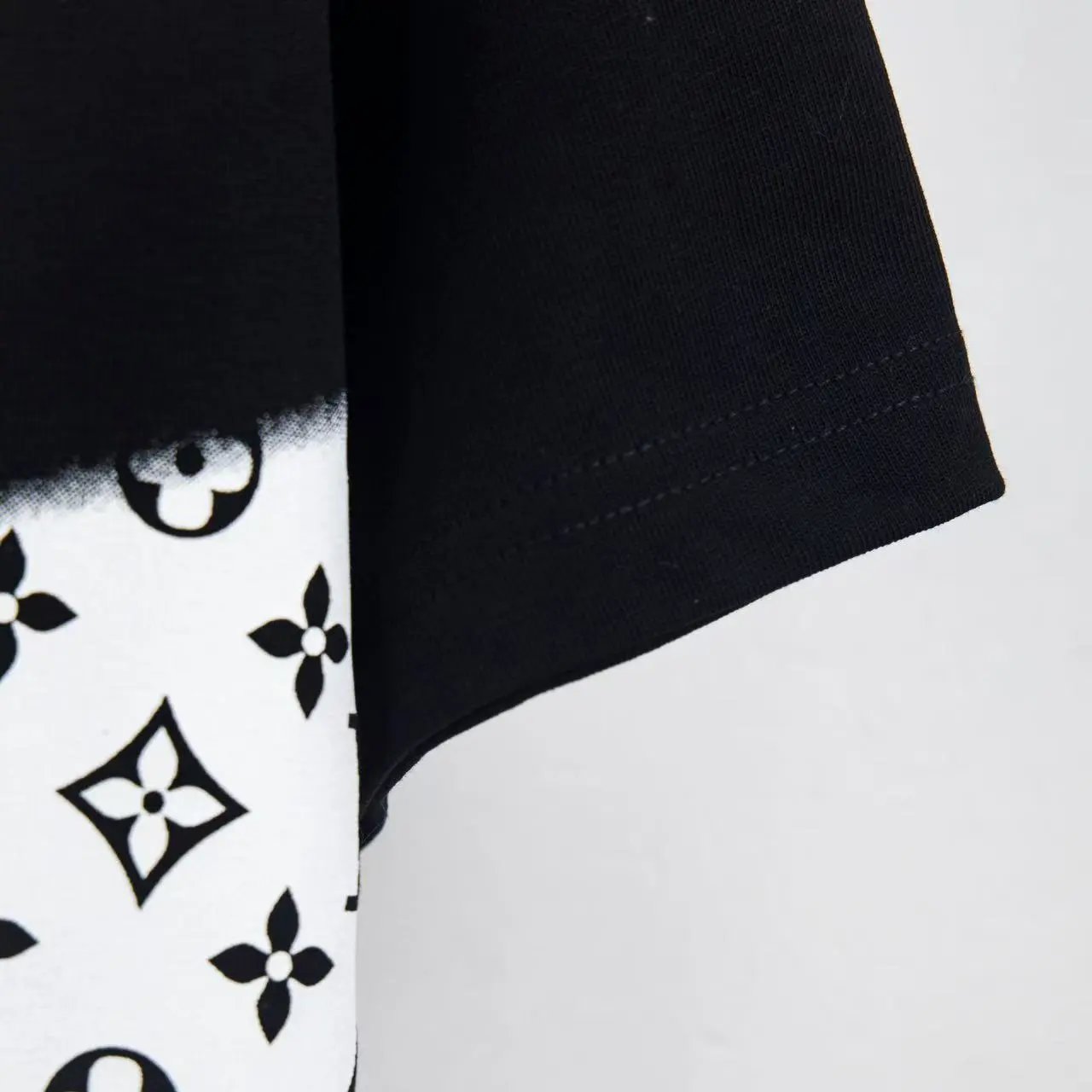 Graffiti Letter Print T-Shirt photo 3