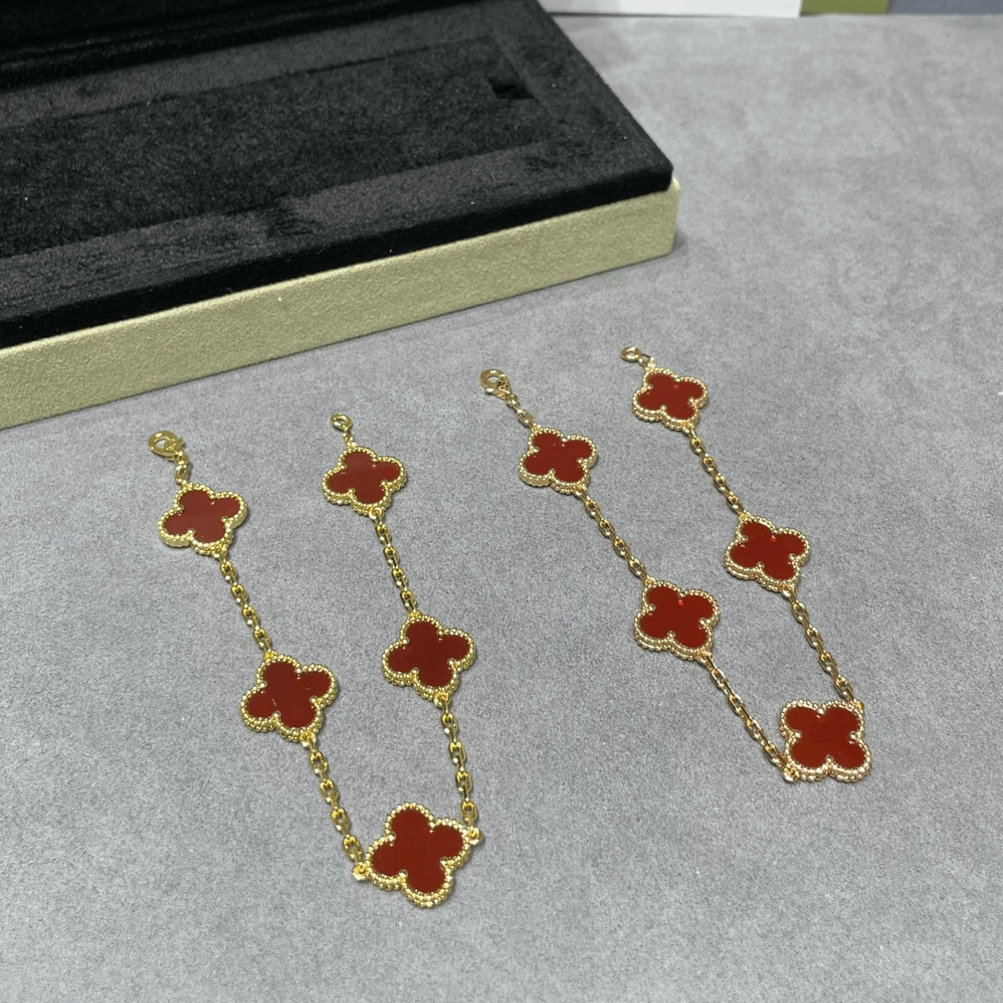 Van Cleef & Arpels Alhambra Br