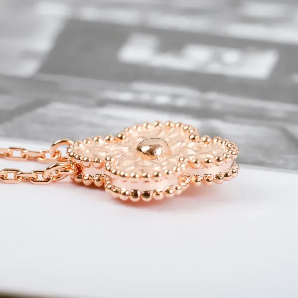 Van Cleef & Arpels Alhambra Motif Gold Necklace Jewelry - 21