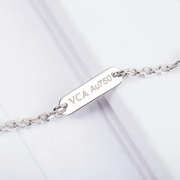 Van Cleef & Arpels Alhambra Motif Gold Necklace Jewelry - 4