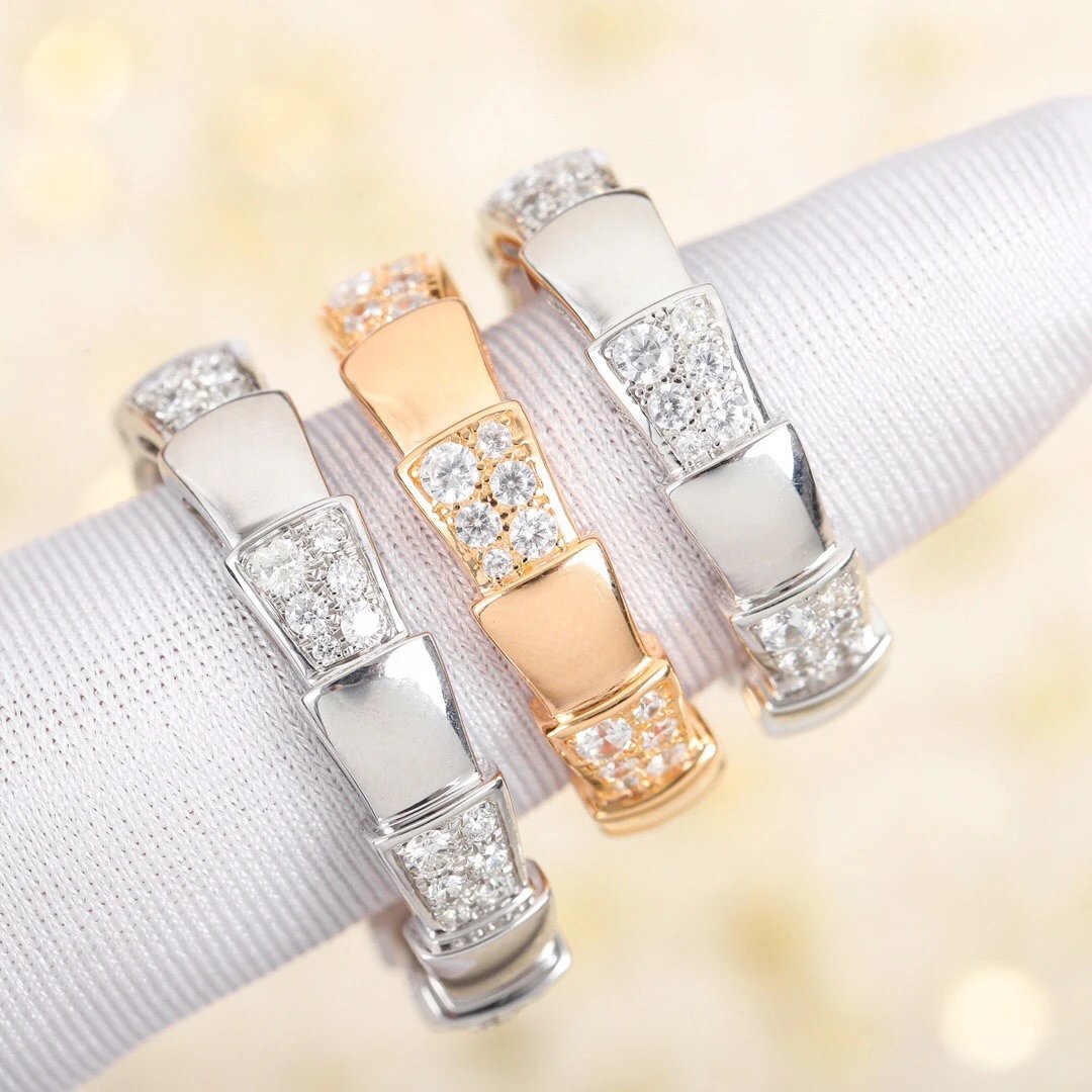 Elegant Bamboo-Style Diamond R