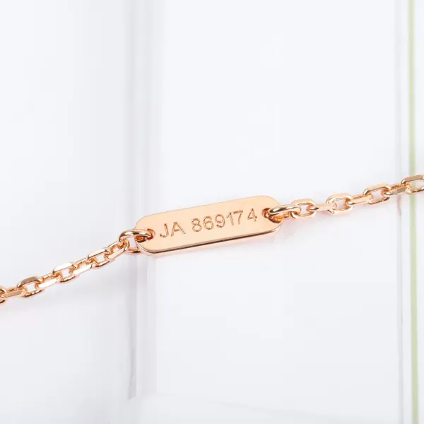Van Cleef & Arpels Alhambra Motif Gold Necklace Jewelry - 18