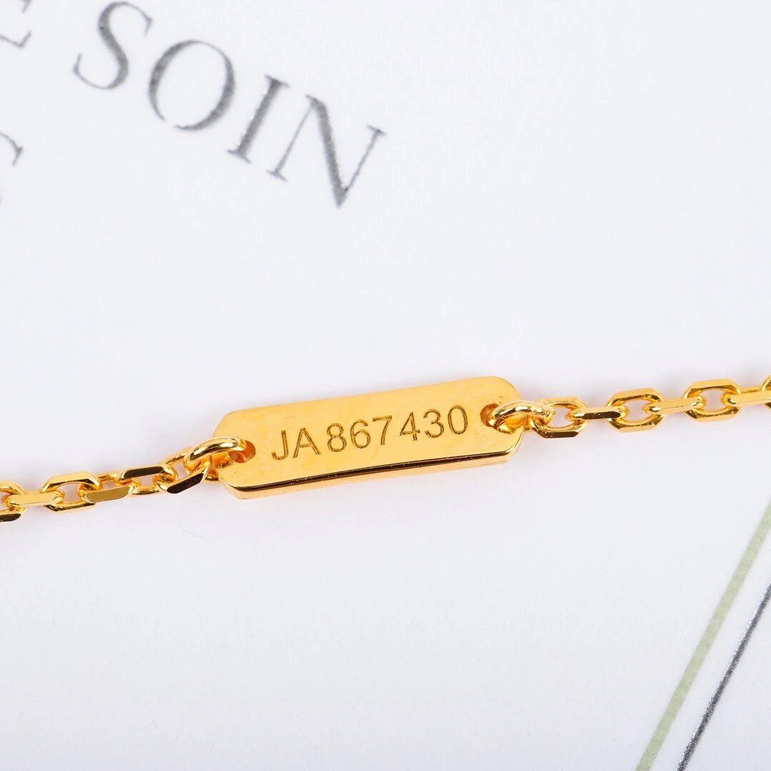 Van Cleef & Arpels Alhambra Motif Gold Necklace Jewelry - 11
