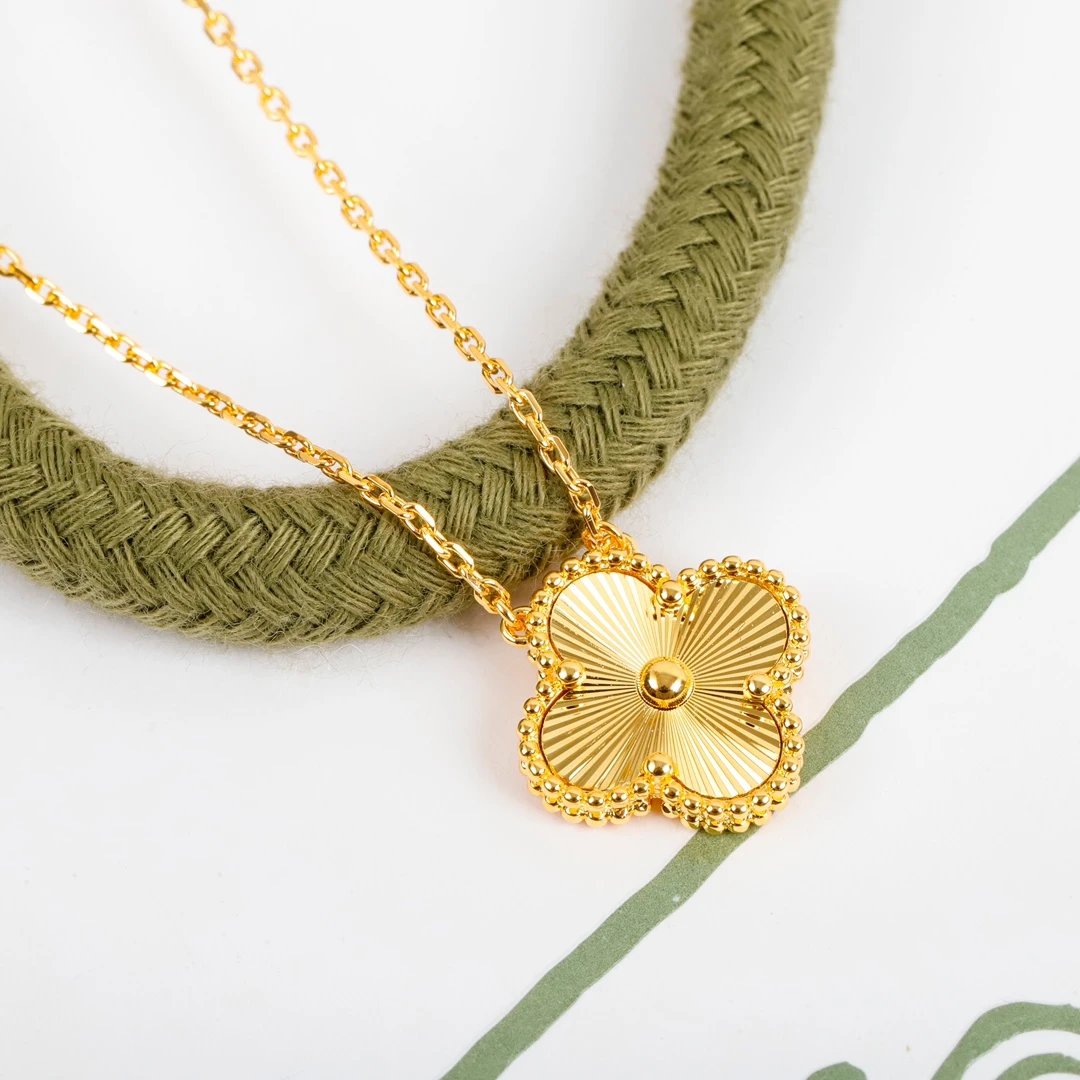 Van Cleef & Arpels Alhambra Motif Gold Necklace Jewelry - 14
