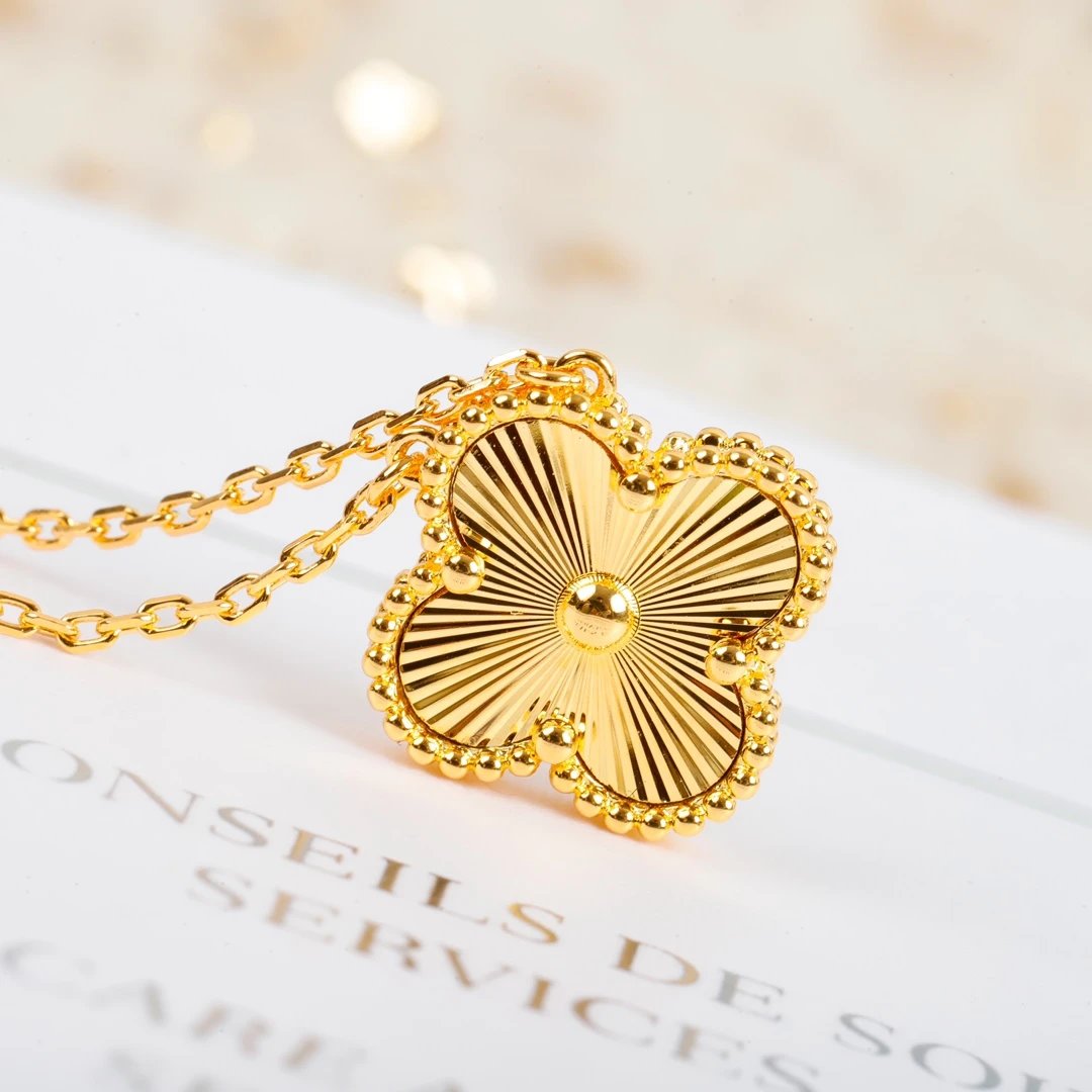 Van Cleef & Arpels Alhambra Motif Gold Necklace Jewelry - 13