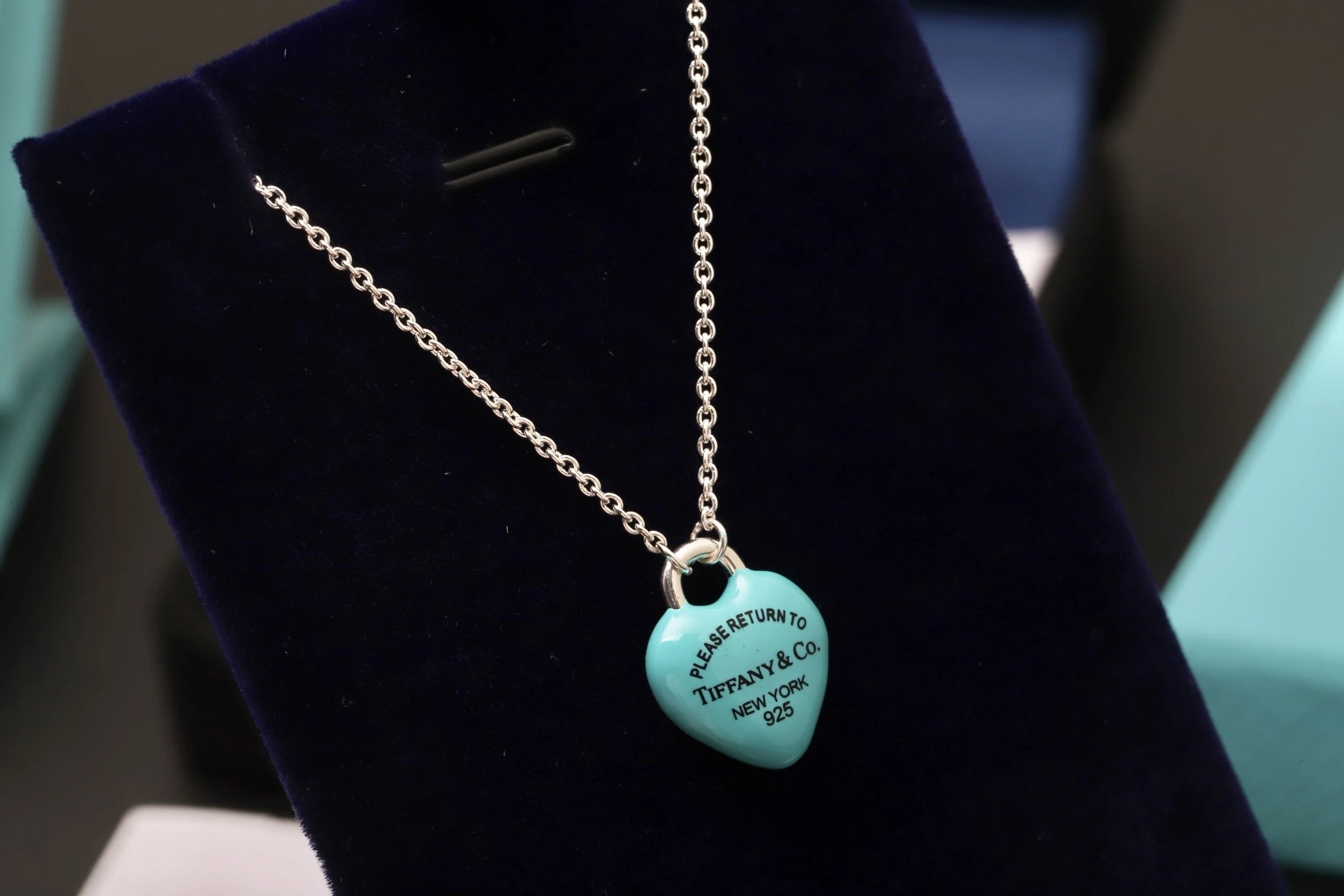 Tiffany & Co. Return to Tiffan