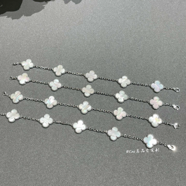 Van Cleef & Arpels Alhambra Br