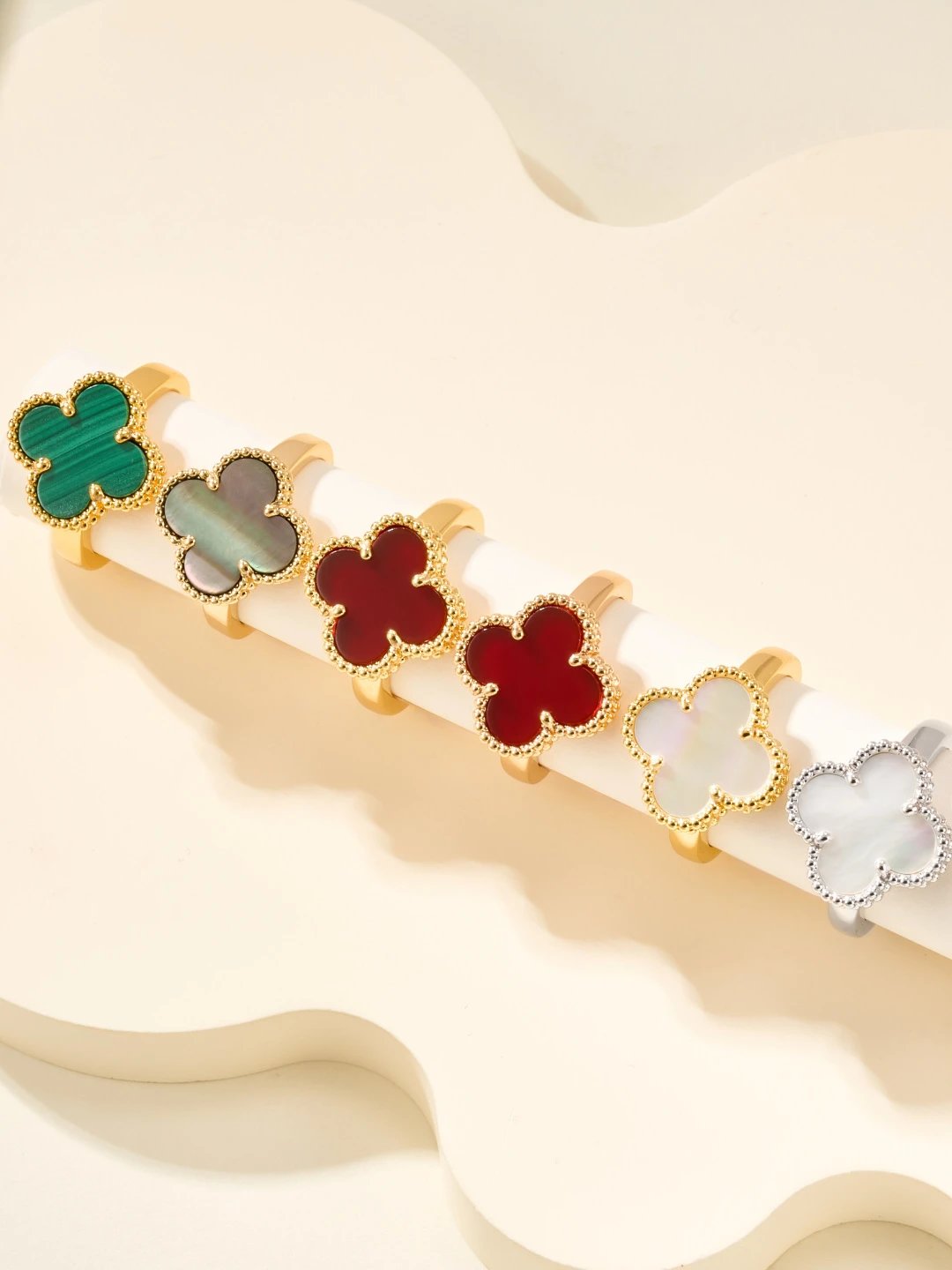 Van Cleef & Arpels Alhambra Ri