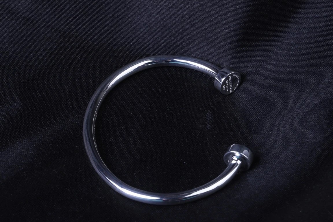 Tiffany & Co. Return to Tiffan