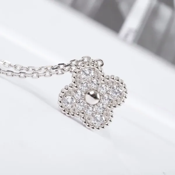Van Cleef & Arpels Alhambra Motif Gold Necklace Jewelry - 7