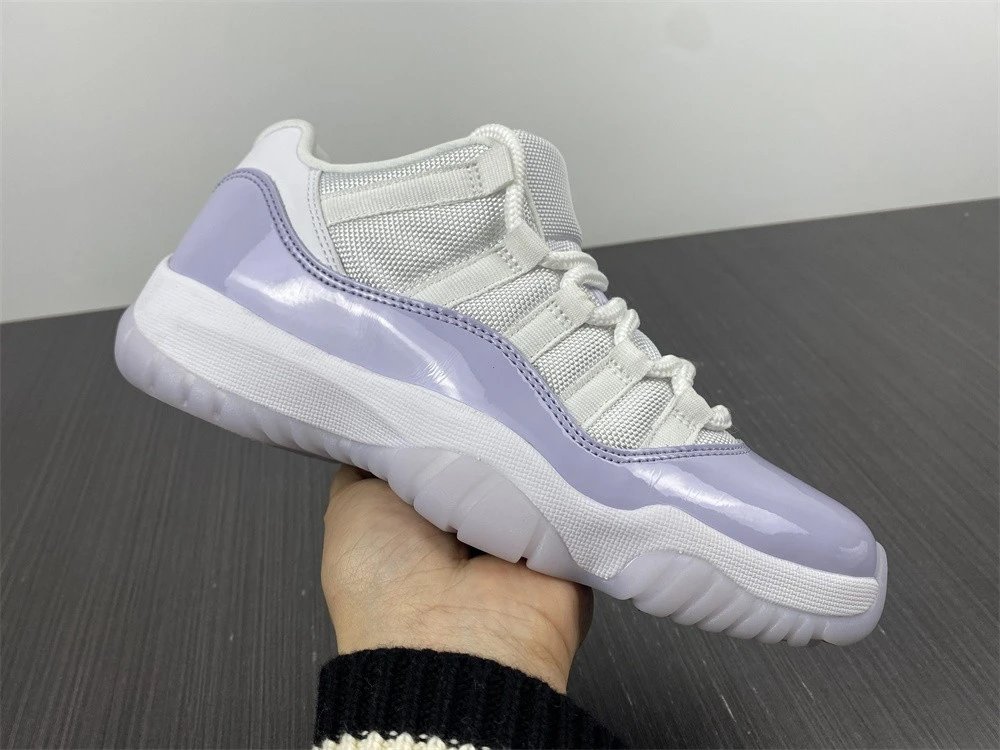 Air Jordan 11 Retro Concord White/Black/Red Sneakers - 11