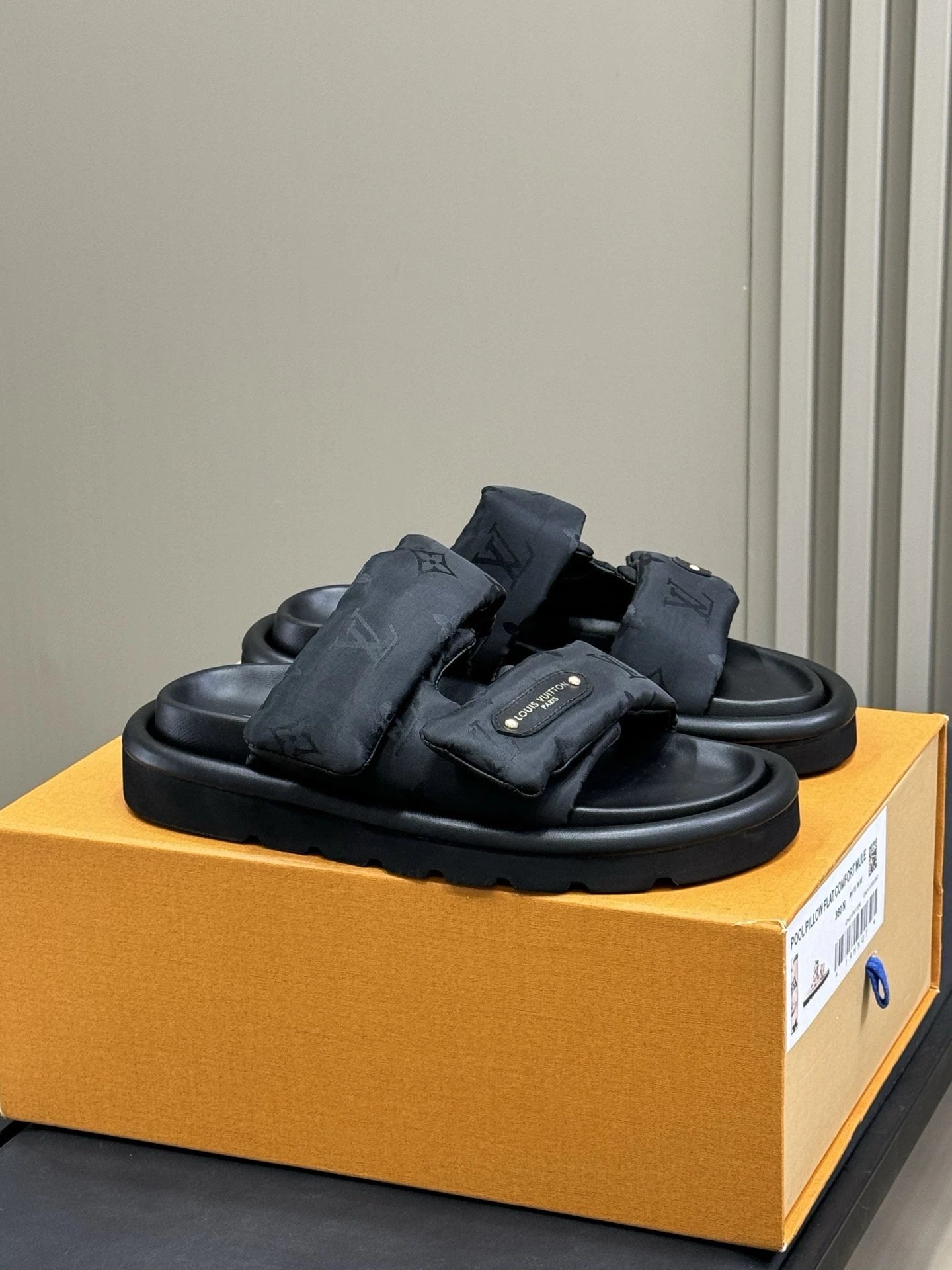 Couple Magic Tape Sandals photo 3