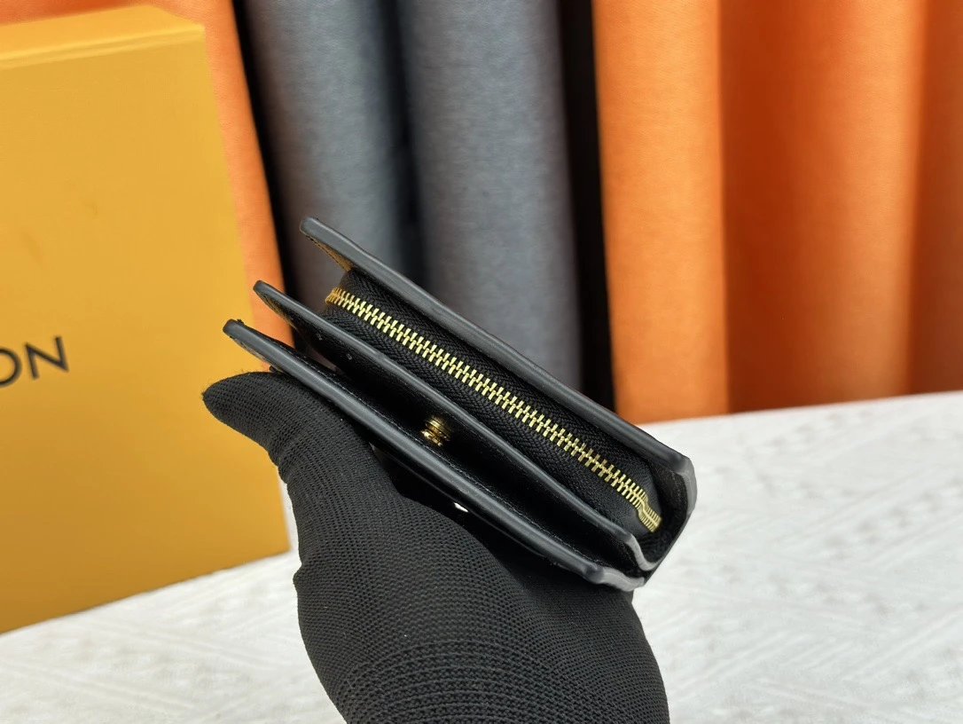 Louis Vuitton Wallet photo 4