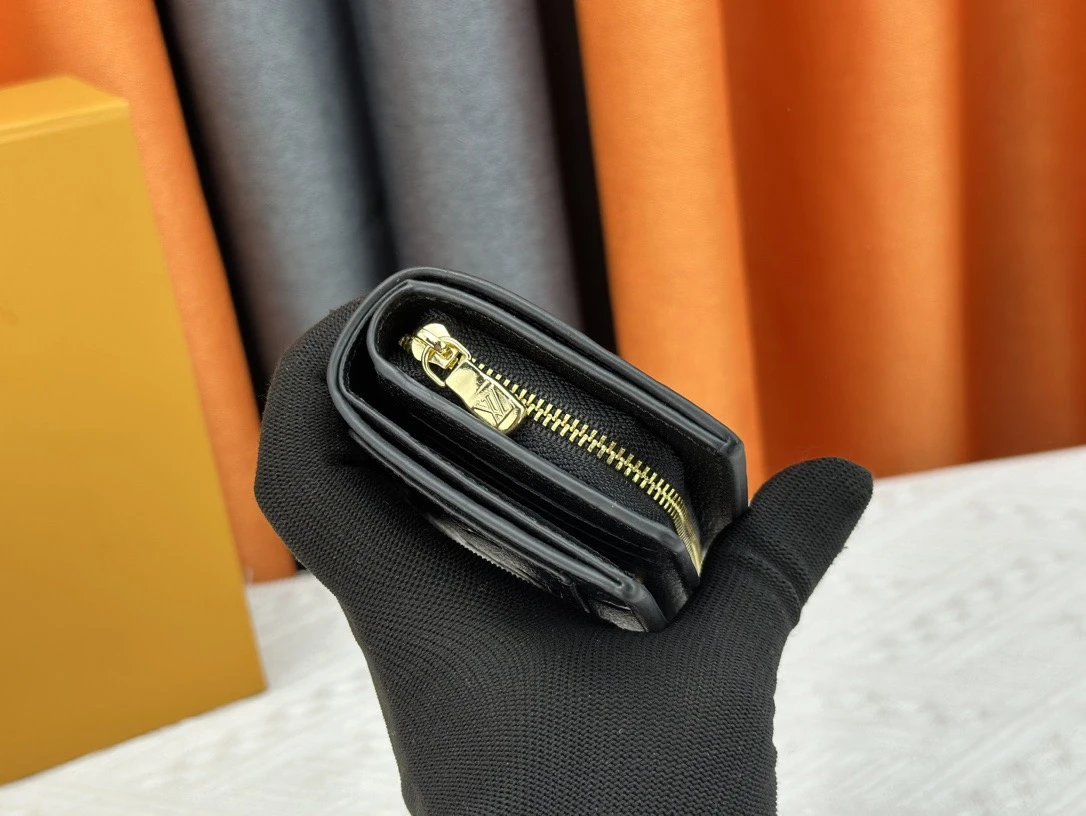 Louis Vuitton Wallet photo 5
