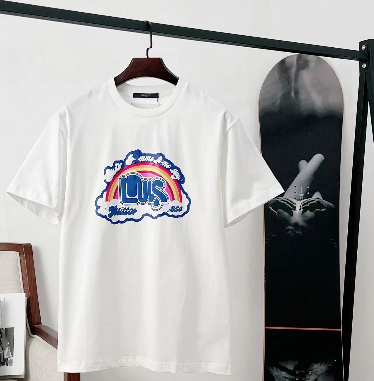L08 White